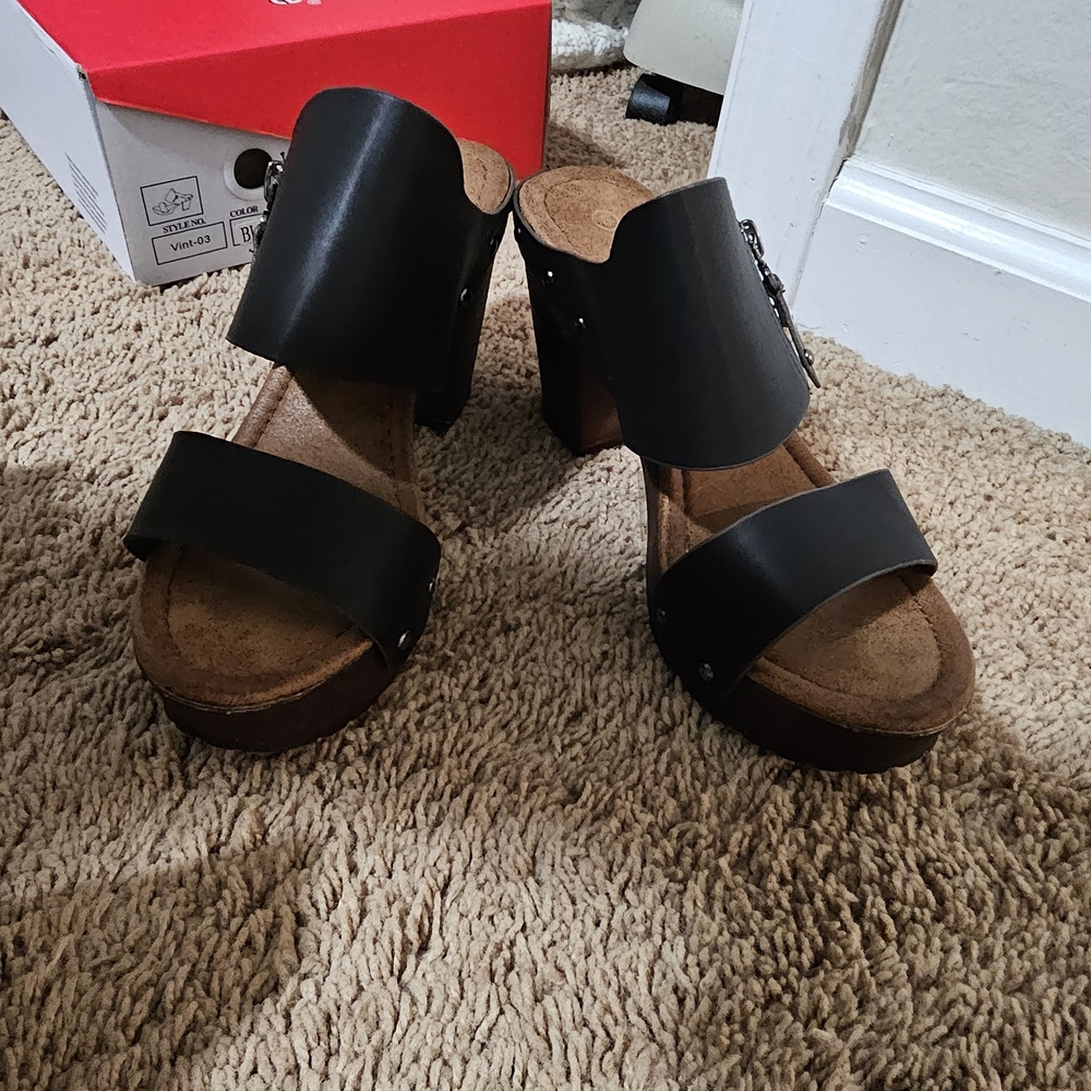 Black Women's Sandals NWT 8